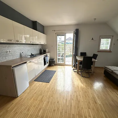Emona 4 *