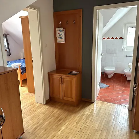 Emona 4 アパート *